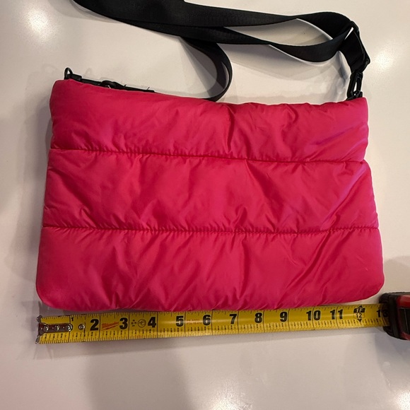 Nordstrom brand hot pink puffy nylon crossover bag purse adjustable strap nwot - Picture 6 of 6